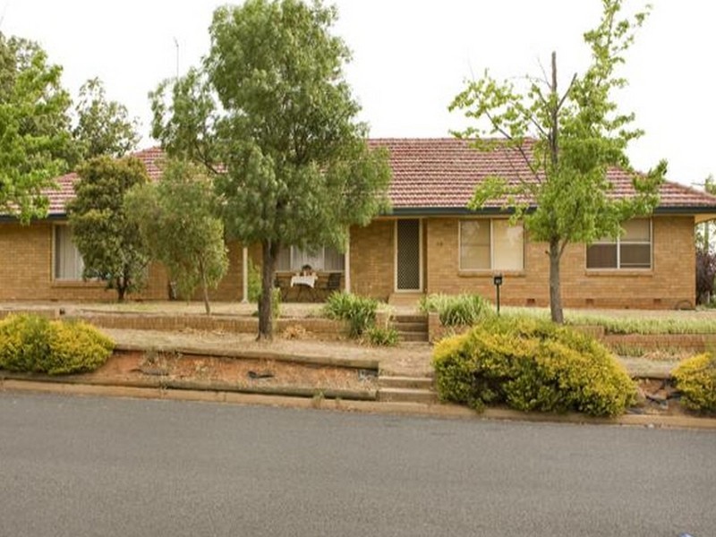 56 NASMYTH STREET, Young NSW 2594