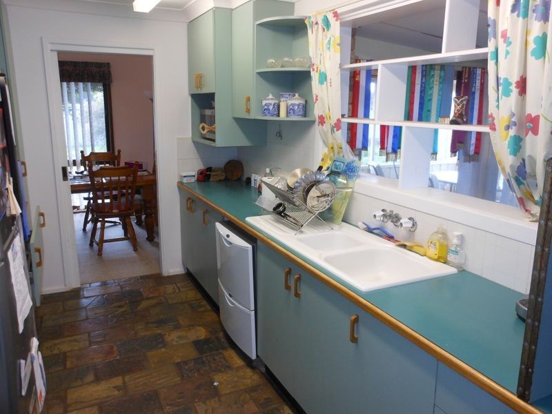 50 Watsons Rd, Young NSW 2594