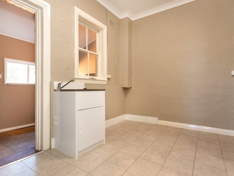 Room 1/12 Spring Street, Young NSW 2594