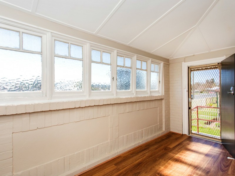 Room 1/12 Spring Street, Young NSW 2594