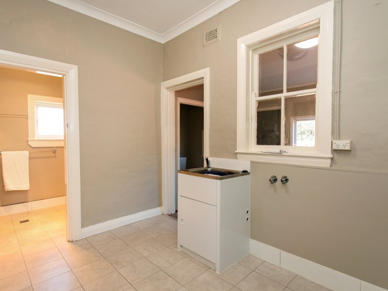 Room 2/12 Spring Street, Young NSW 2594