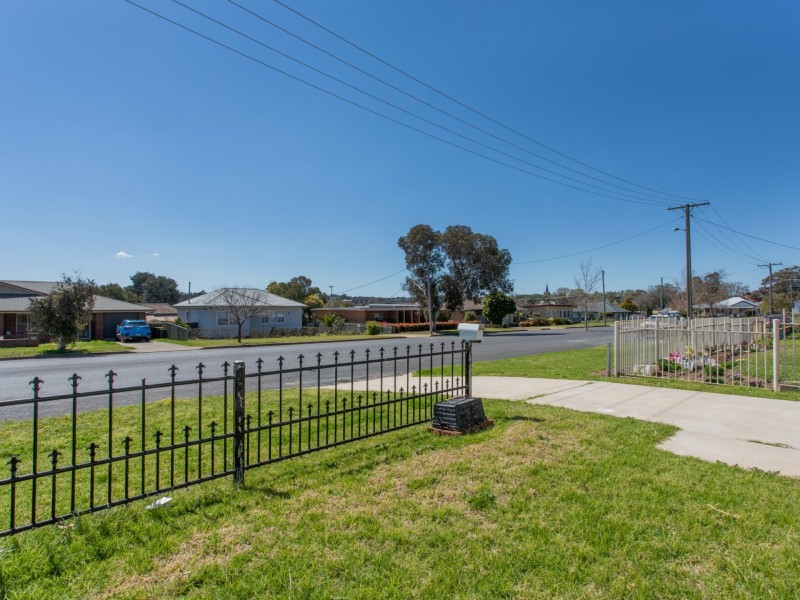 Unit 3/12 Spring Street, Young NSW 2594