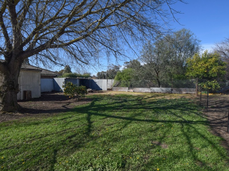 30 Binalong Street, Young NSW 2594