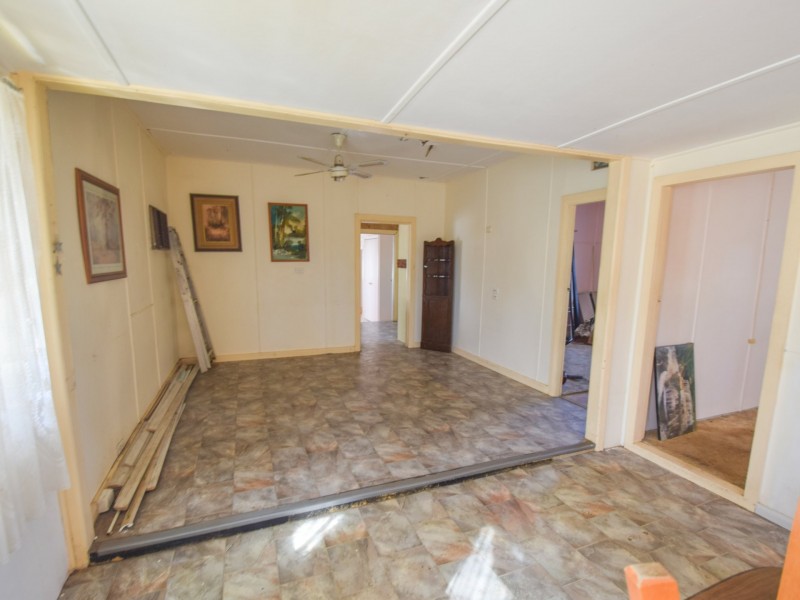 30 Binalong Street, Young NSW 2594