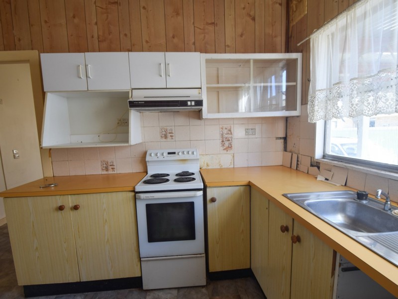 30 Binalong Street, Young NSW 2594