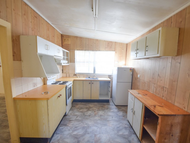 30 Binalong Street, Young NSW 2594