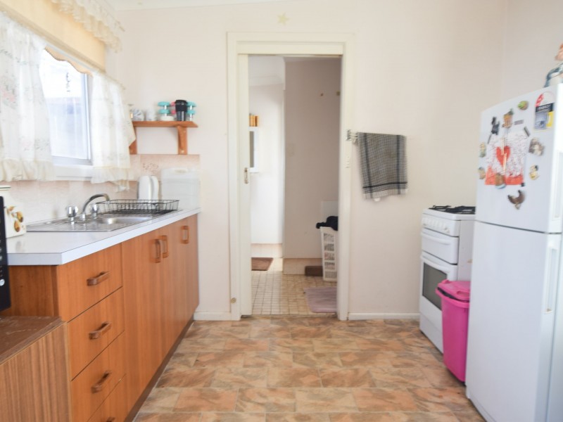 30 Binalong Street, Young NSW 2594