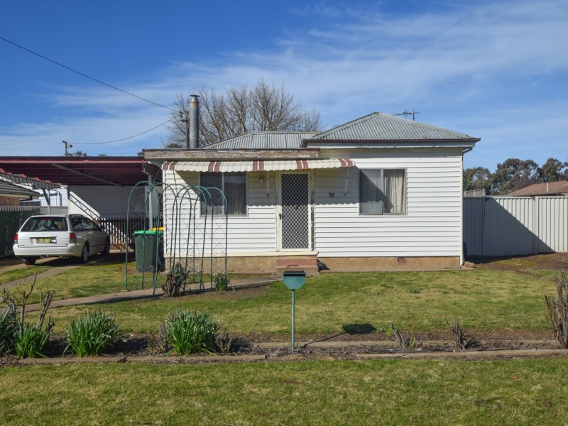 30 Binalong Street, Young NSW 2594