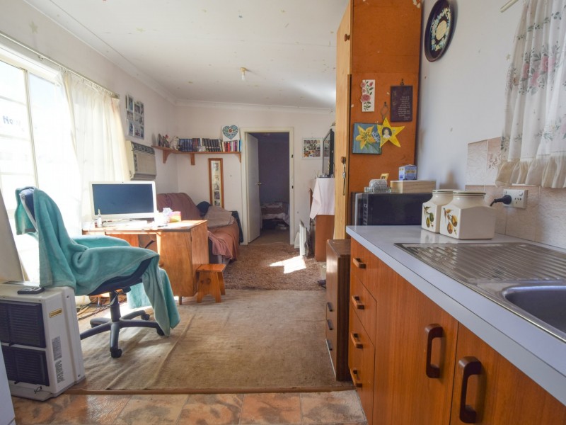 30 Binalong Street, Young NSW 2594