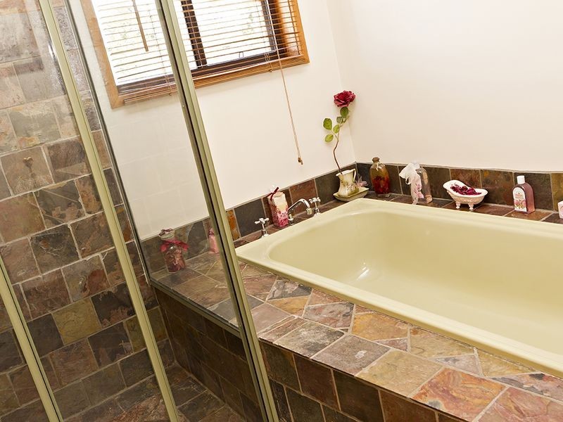 9 McNarry Place, Young NSW 2594