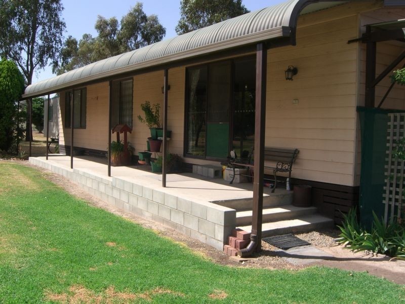 2 Victoria Road Wallendbeen, Young NSW 2594