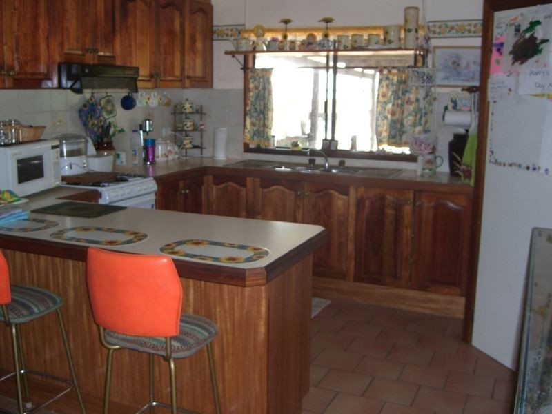 2 Victoria Road Wallendbeen, Young NSW 2594