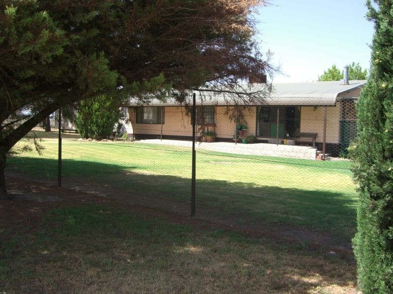 2 Victoria Road Wallendbeen, Young NSW 2594