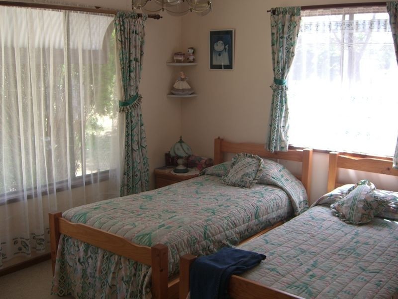 2 Victoria Road Wallendbeen, Young NSW 2594