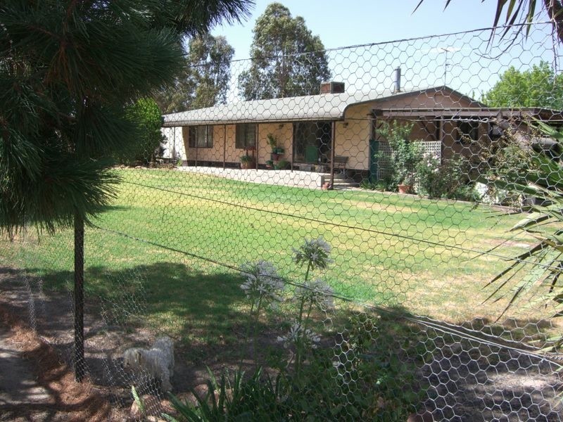 2 Victoria Road Wallendbeen, Young NSW 2594