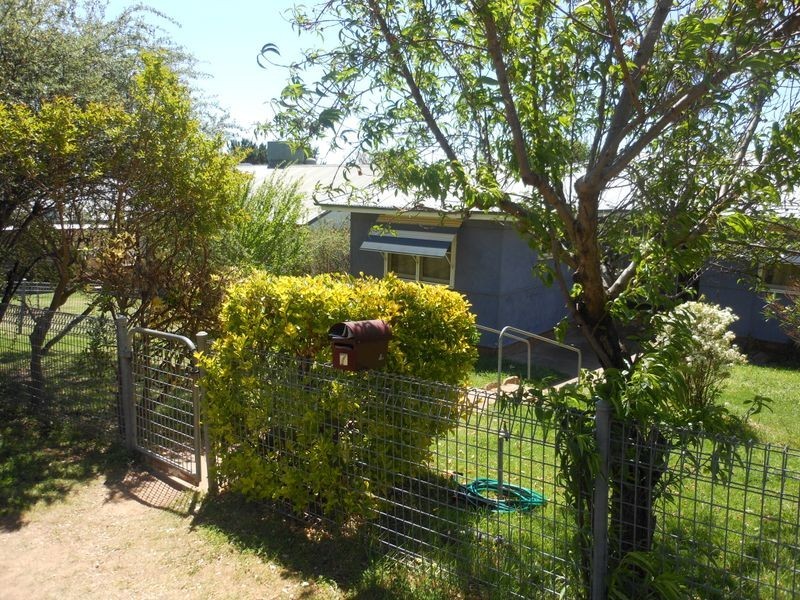 7 Clifton Street, Young NSW 2594