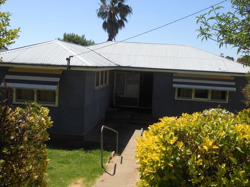 7 Clifton Street, Young NSW 2594