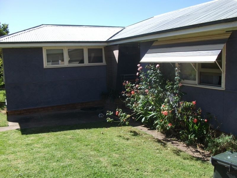 7 Clifton Street, Young NSW 2594