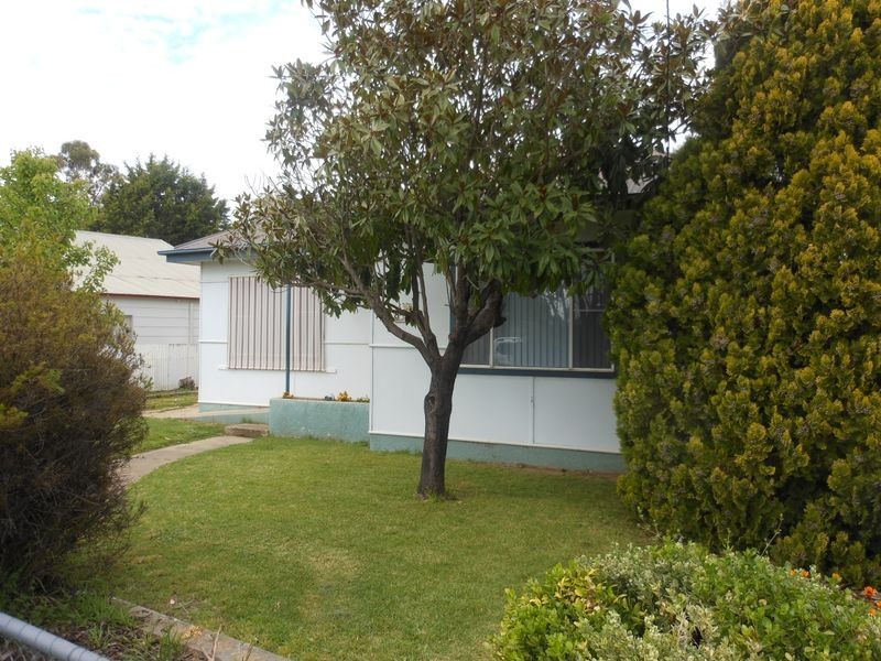 8 Calabash St, Young NSW 2594