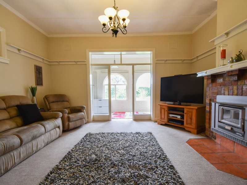 23 Elizabeth Street, Young NSW 2594