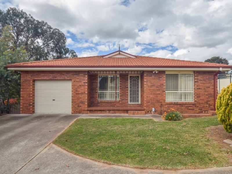 56 Caple Street, Young NSW 2594