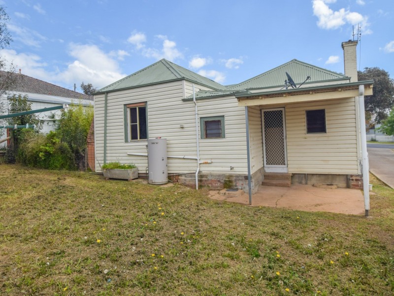 56 Caple Street, Young NSW 2594