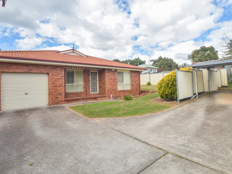 56 Caple Street, Young NSW 2594