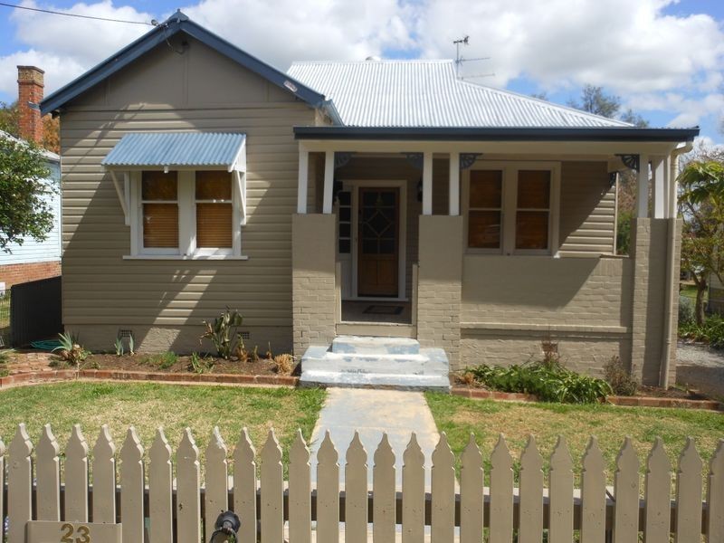 23 Caple Street, Young NSW 2594