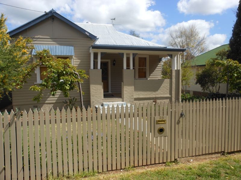 23 Caple Street, Young NSW 2594