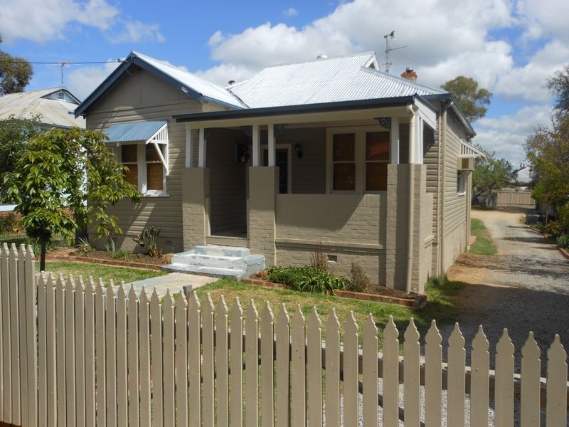 23 Caple Street, Young NSW 2594