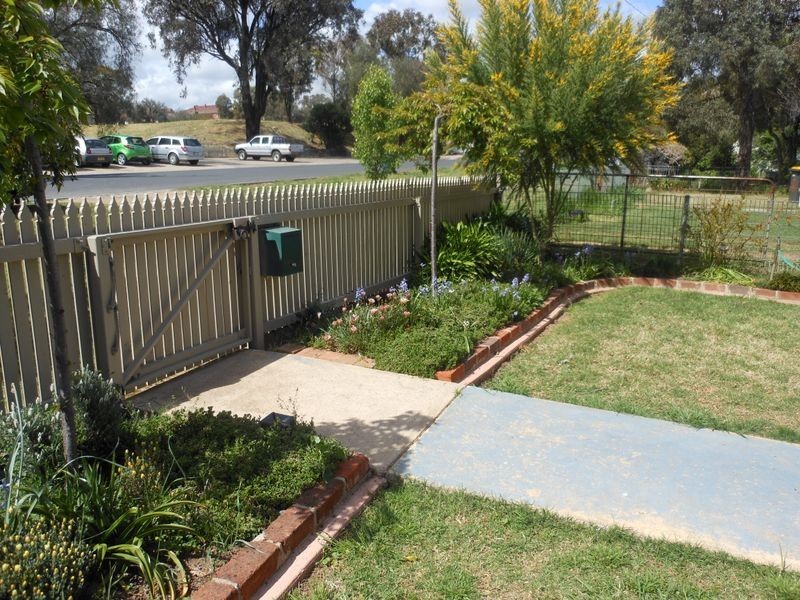 23 Caple Street, Young NSW 2594