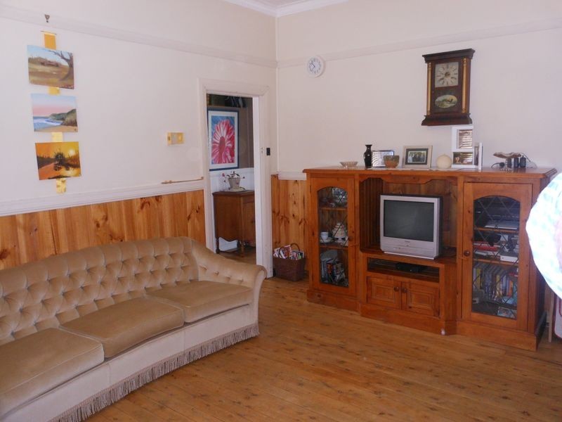 23 Caple Street, Young NSW 2594