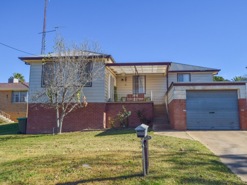 5 Lansdowne Street, Young NSW 2594