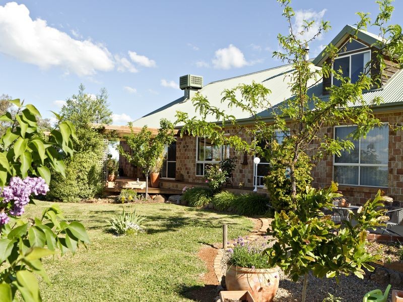 132 Belmore Rd, Young NSW 2594