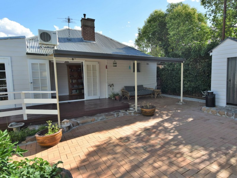 69 Brock Street, Young NSW 2594