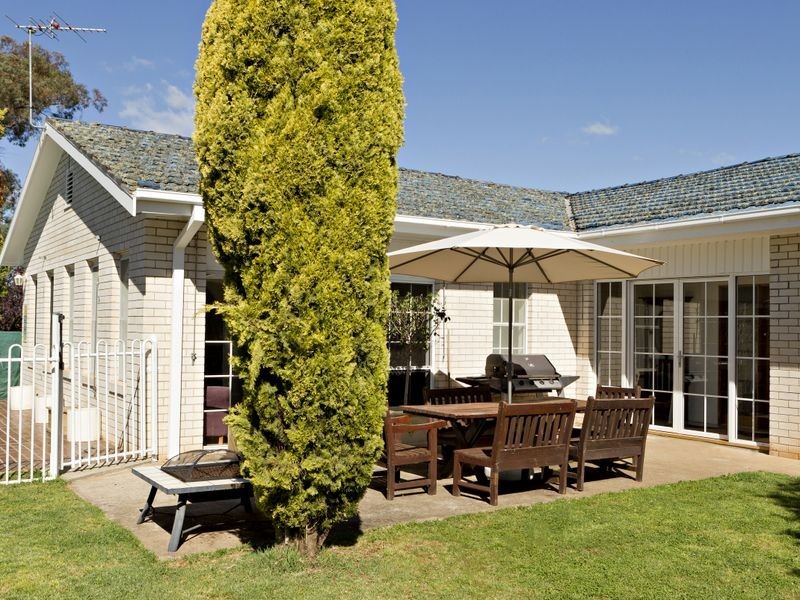 10 Normoyle Cresent, Young NSW 2594