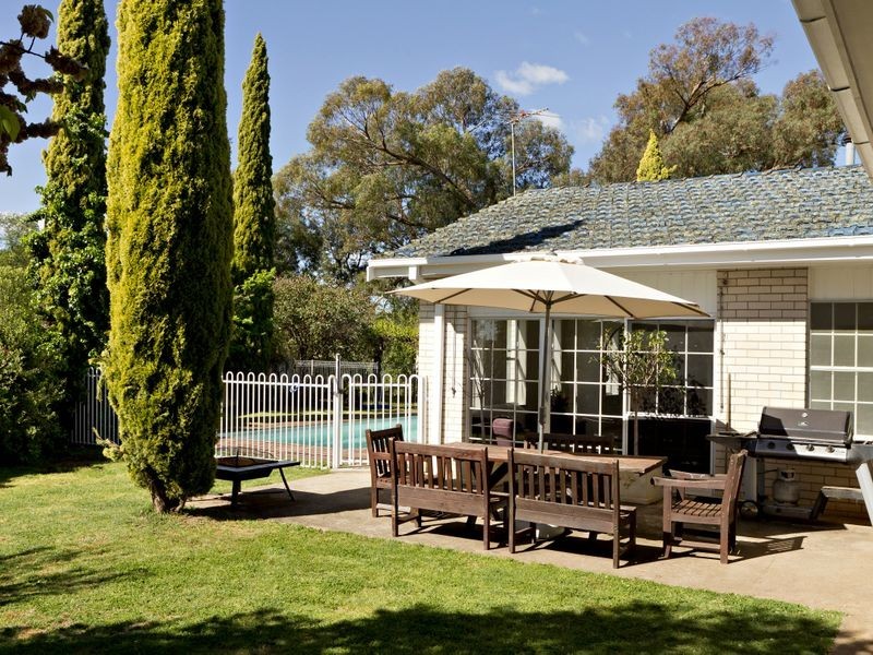 10 Normoyle Cresent, Young NSW 2594