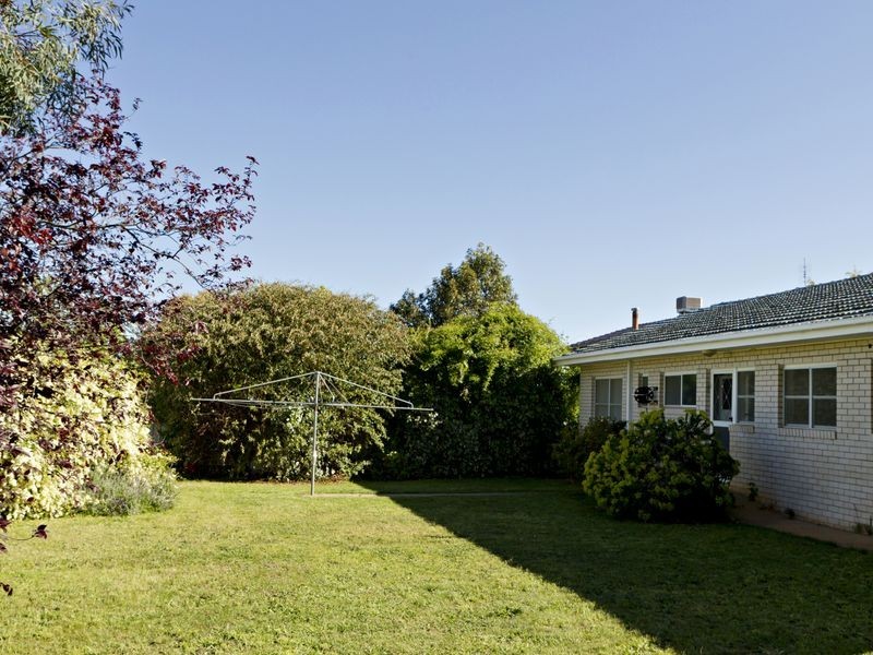 10 Normoyle Cresent, Young NSW 2594