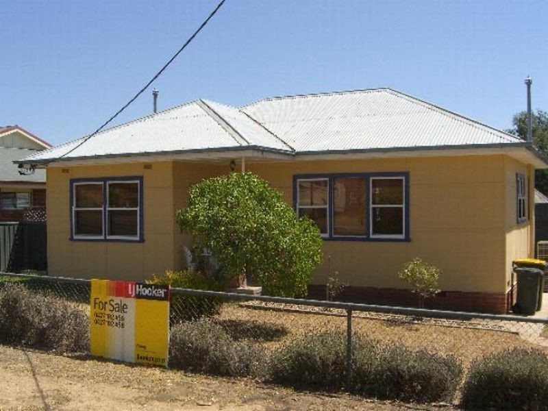 9 Spring Street, Young NSW 2594