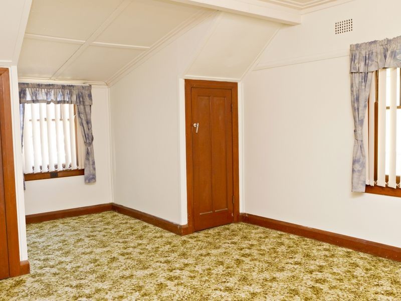 30 Clarke Street, Young NSW 2594