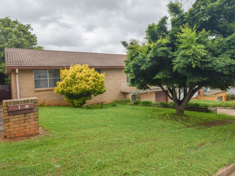 19 Fontenoy Street, Young NSW 2594