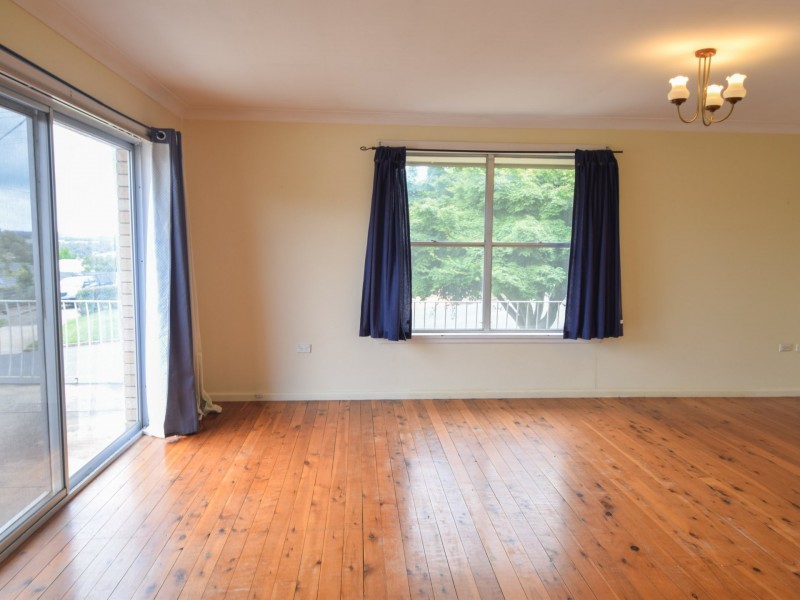 19 Fontenoy Street, Young NSW 2594