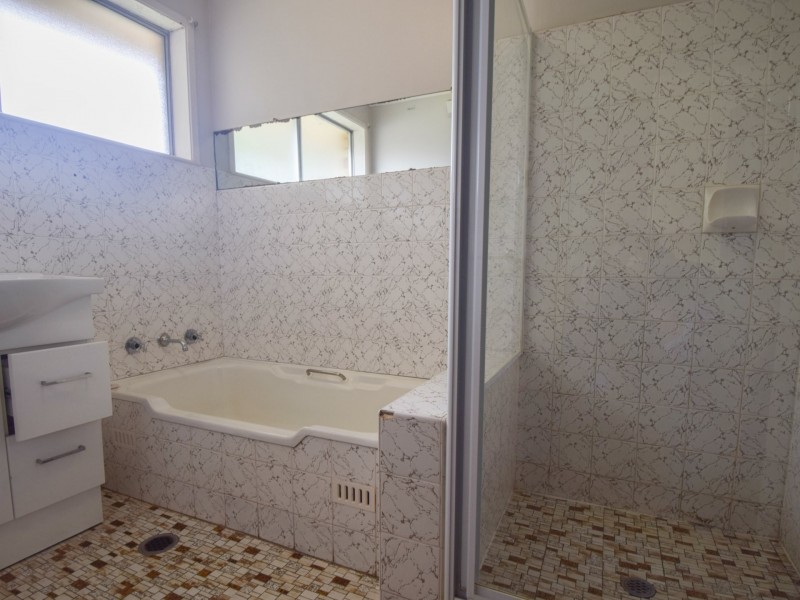 19 Fontenoy Street, Young NSW 2594