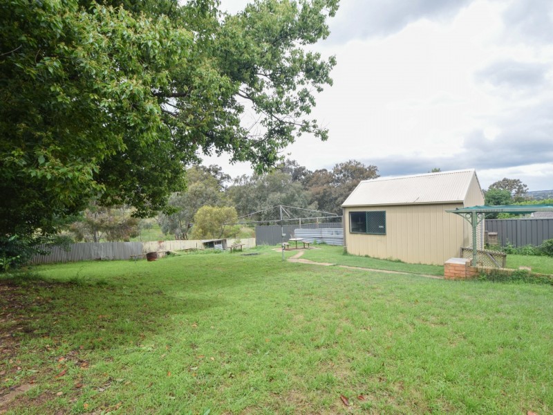 19 Fontenoy Street, Young NSW 2594