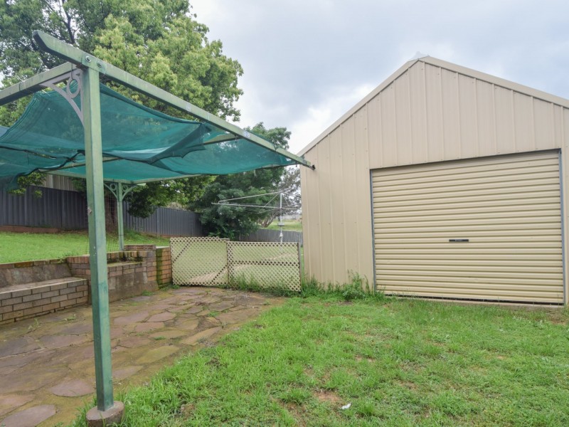 19 Fontenoy Street, Young NSW 2594