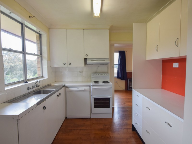 19 Fontenoy Street, Young NSW 2594