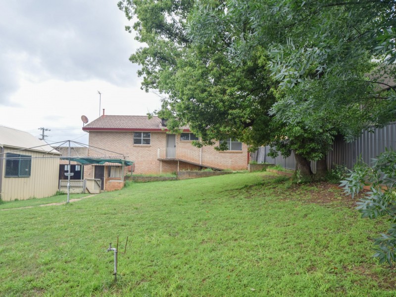 19 Fontenoy Street, Young NSW 2594