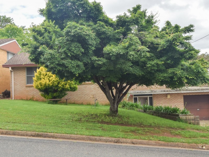 19 Fontenoy Street, Young NSW 2594