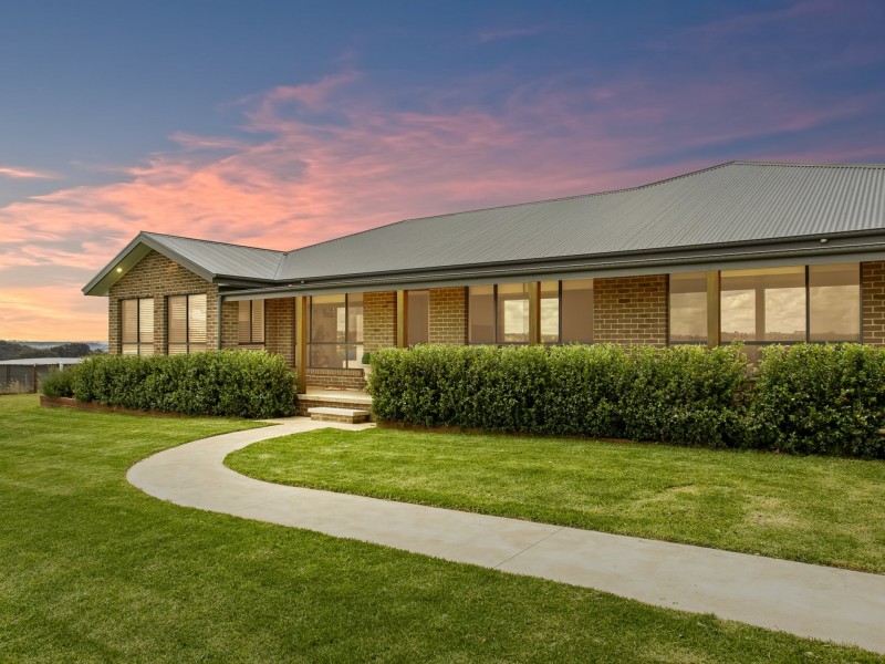 30 Dananbilla Drive, Young NSW 2594