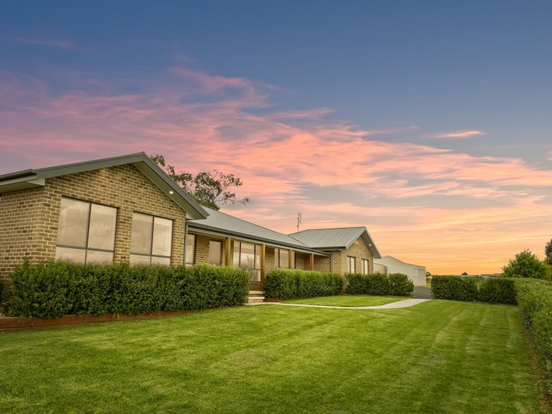 30 Dananbilla Drive, Young NSW 2594